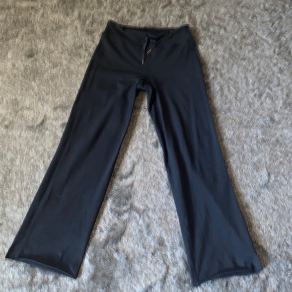 Lululemon black fleece flare pants Sz  6 - Picture 3 of 11
